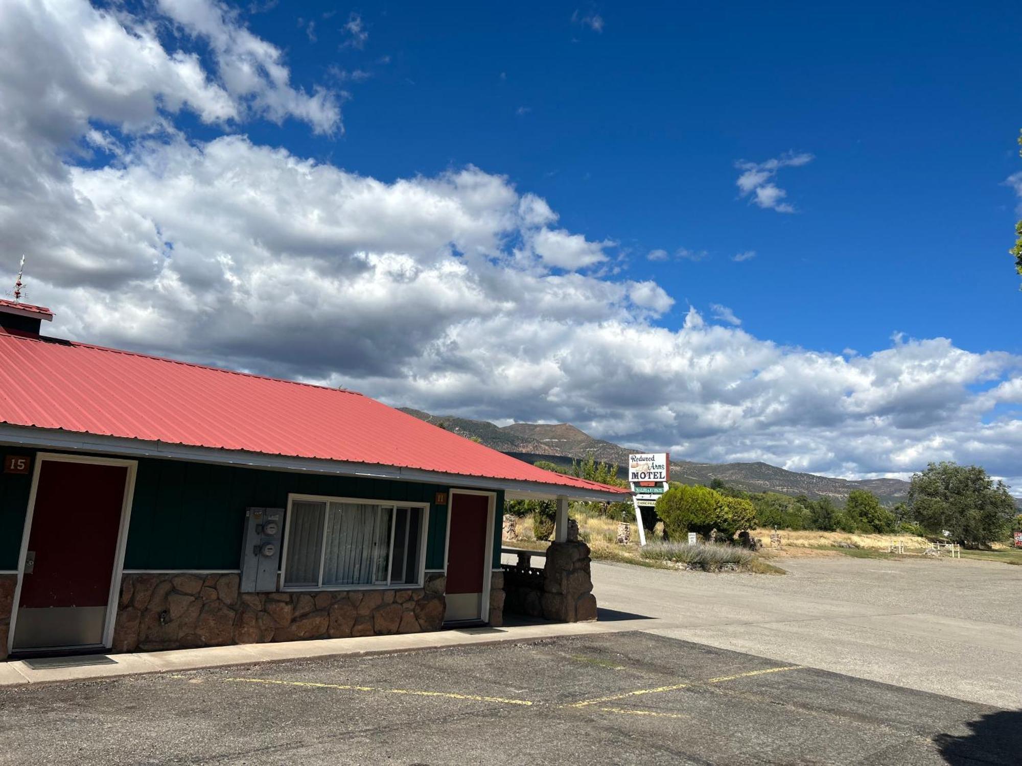 Redwood Arms Motel Paonia ภายนอก รูปภาพ