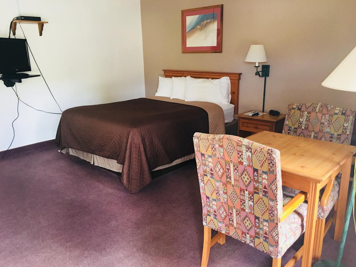 Redwood Arms Motel Paonia ภายนอก รูปภาพ